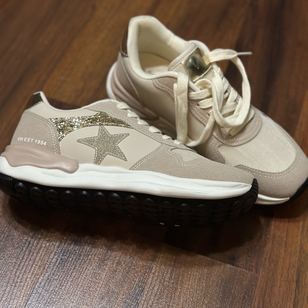 Vintage Havana Cream and Gold Retro Sneakers